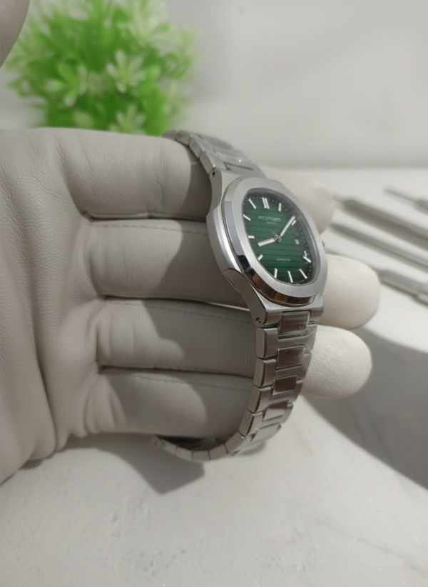 Patek Philippe Nautilus – Emerald Edition 💚