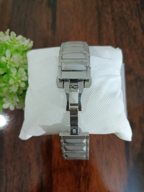 Hublot Diamond Cut | Date Adjustment | The Metal Edition