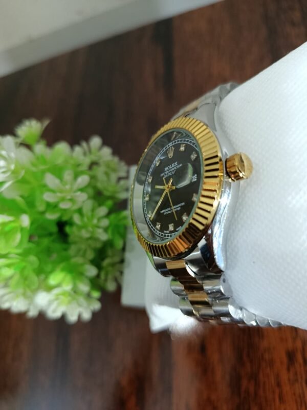 Rlx Cut Reg Stone Model | Gold & Black