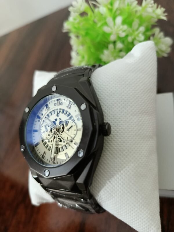 Hublot Diamond Cut | Date Adjustment | The Metal Edition